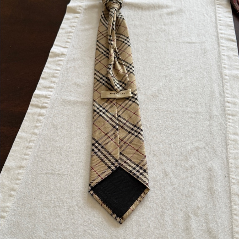 Burberry Classic Nova Check Tie - Picture 5 of 8